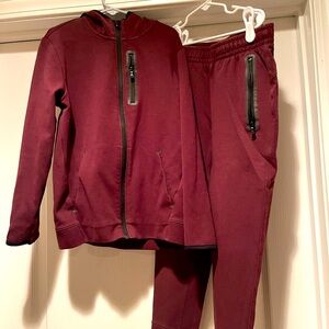Boys Old Navy Dynamic fleece jogging suit.